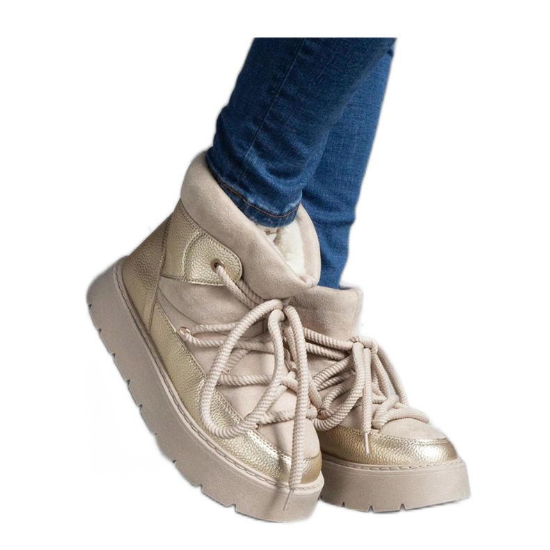 Botas de nieve con plataforma beige aisladas con pelo Sapphi - Solea Botas de nieve con plataforma beige aisladas con pelo Sapphi - Solea