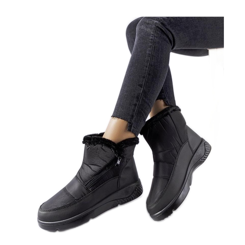 Botas de nieve negras con aislamiento y cremallera. negro Botas de nieve negras con aislamiento y cremallera. negro