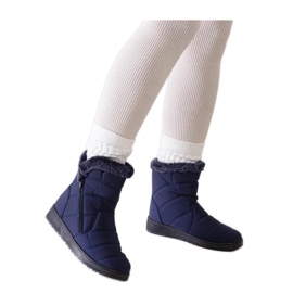 Botas de nieve azul marino decoradas con pelo.