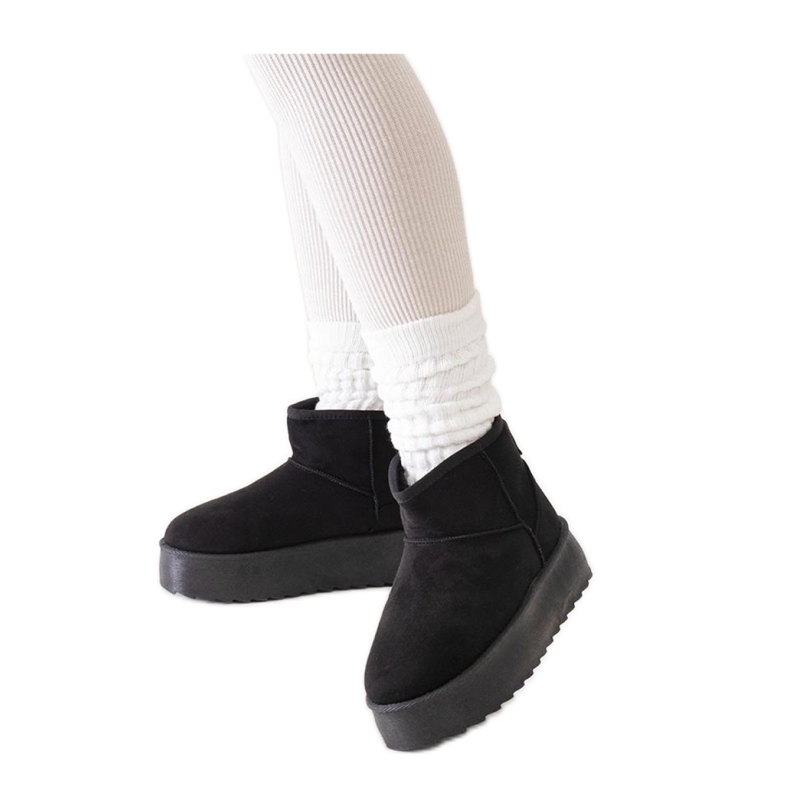 Botas de nieve casual negras con plataforma alta. negro