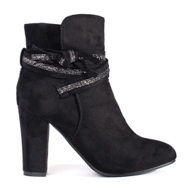 Shelvt Botas de mujer de ante negro en el poste.