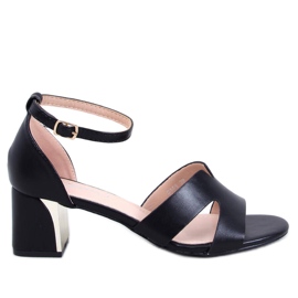 Sandalias negras de tacón negro