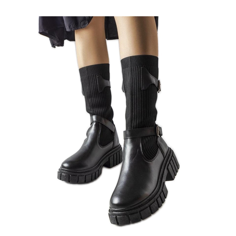 Botas elegantes negras con parte superior elástica. negro