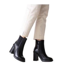 Botines negros de tacón de Almase - Piel ecológica Solea Botines negros de tacón de Almase - Piel ecológica Solea