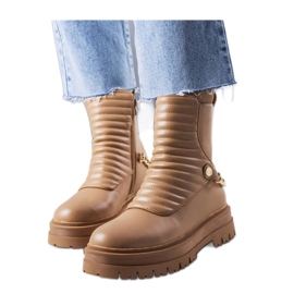 Botines aislantes con cadena beige de Pareda - Solea Botines aislantes con cadena beige de Pareda - Solea