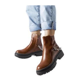 Botines marrones con cadena Muqaddim - Solea marrón Botines marrones con cadena Muqaddim - Solea marrón