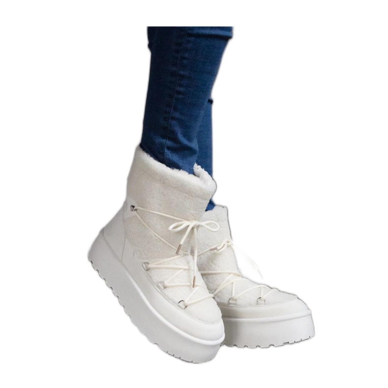 Botas de nieve de plataforma blancas con pelo. blanco