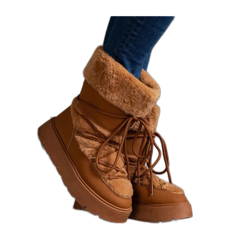 Botas de nieve con aislamiento marrón decoradas con piel.