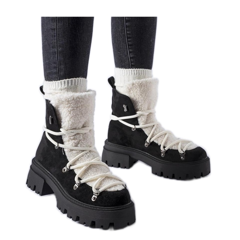 Botas de trabajo negras con lengüeta decorativa. negro