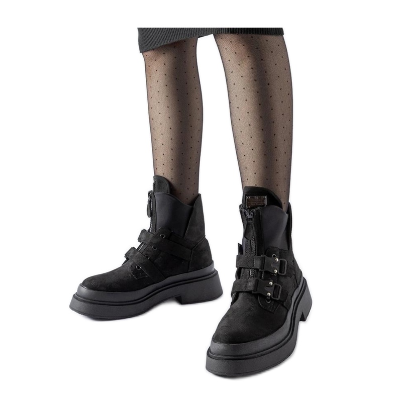 Botines negros de plataforma con hebillas
