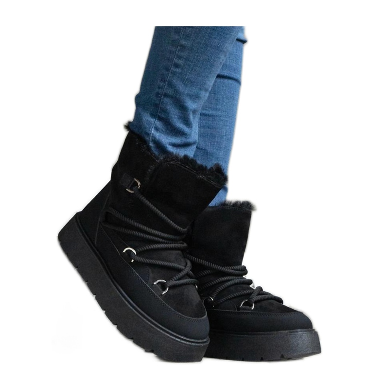 Botas de nieve de plataforma negras con aislamiento de piel. negro