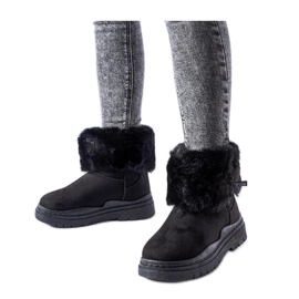 Botas de nieve negras con aislamiento y cremallera. negro
