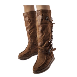 Botas marrones con cuña interior marrón
