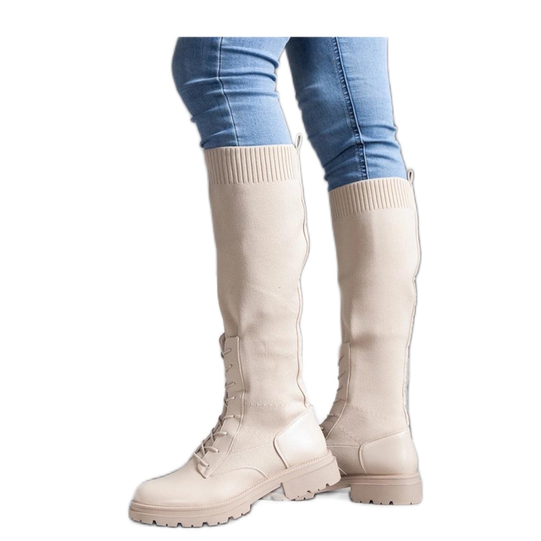 Botas sin cordones beige con parte superior de tela flexible