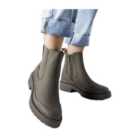 Botas de agua y botines de mujer verdes. Botas de agua y botines de mujer verdes.