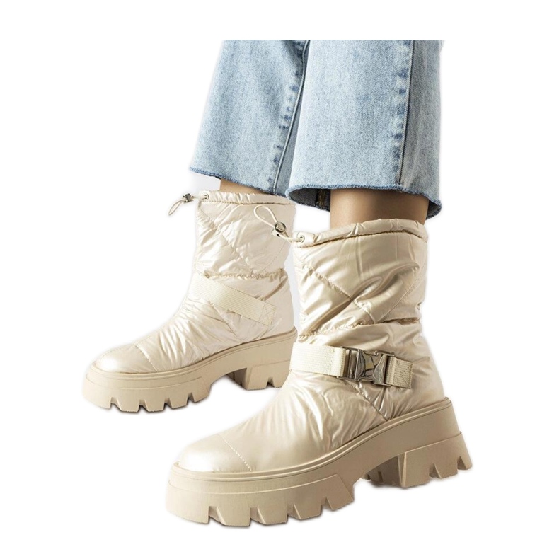 Botas de nieve lacadas en beige