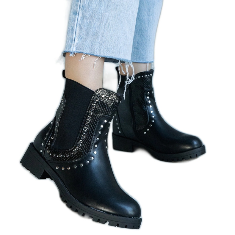 Botines negros decorados