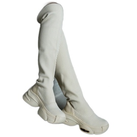 Botas sin cordones beige con parte superior flexible y suela maciza