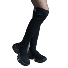 Botas sin cordones negras con parte superior flexible y suela maciza. negro