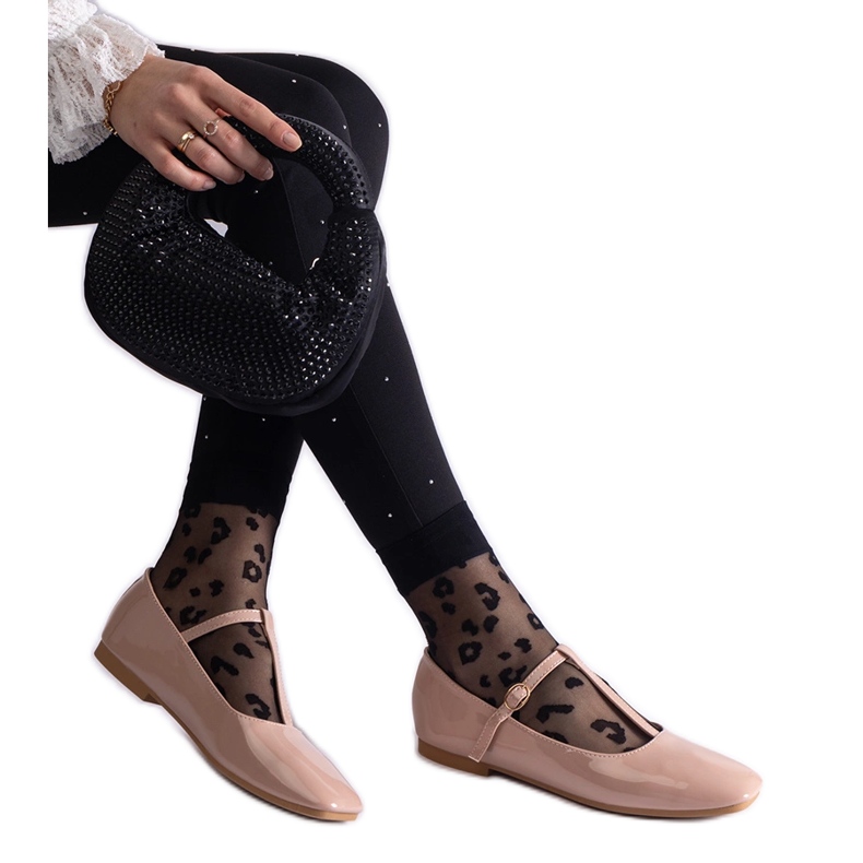 Bailarinas de charol beige con cinturón Bailarinas de charol beige con cinturón