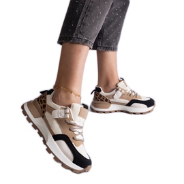 Zapatillas beige decoradas con un motivo animal