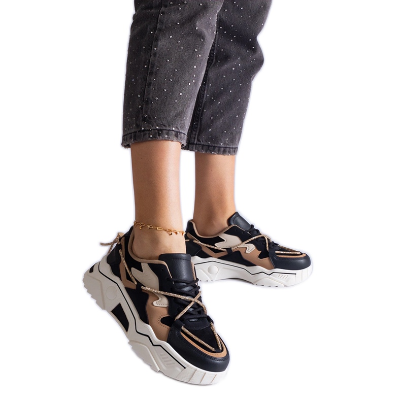 Zapatillas negras decoradas con un cordón de circonitas. negro Zapatillas negras decoradas con un cordón de circonitas. negro