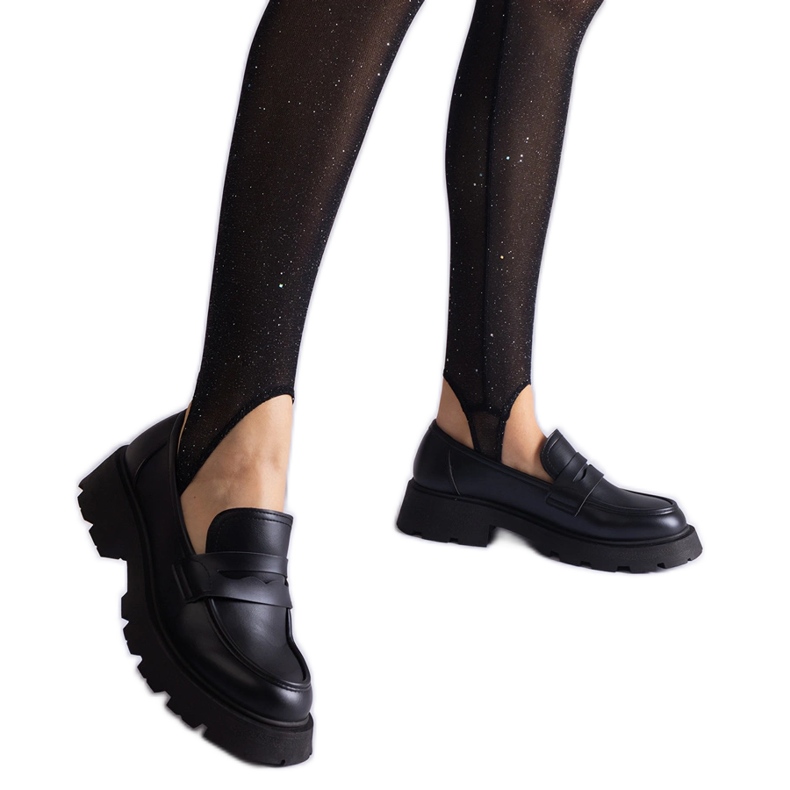 Mocasines de mujer negros confeccionados en piel ecológica. Mocasines de mujer negros confeccionados en piel ecológica.