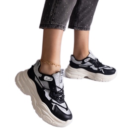 Zapatillas negras con inserciones de purpurina. negro