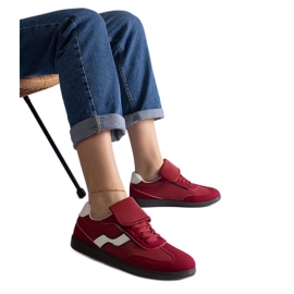Zapatillas bajas rojas con cordones rojo