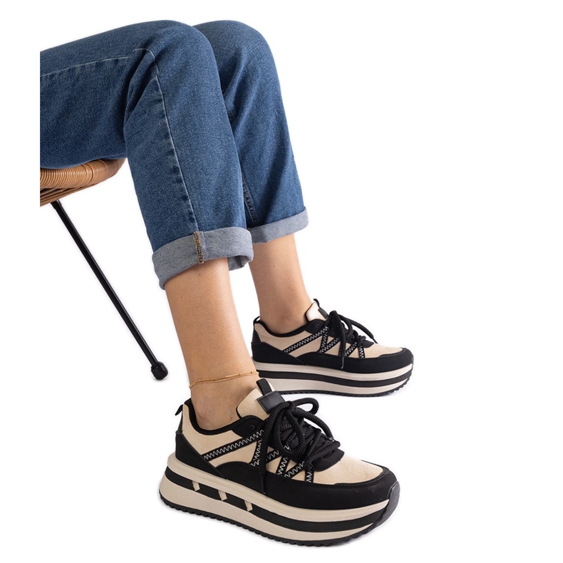 Zapatillas de mujer negras y beige. negro Zapatillas de mujer negras y beige. negro