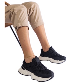 Zapatillas deportivas de mujer negras. negro