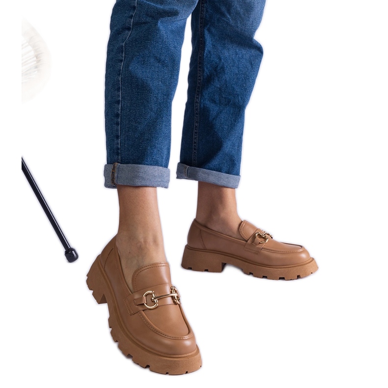 Mocasines marrones con cuero ecológico con decoración dorada beige Mocasines marrones con cuero ecológico con decoración dorada beige