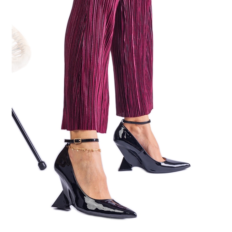 Salón cuña charol negro Salón cuña charol negro