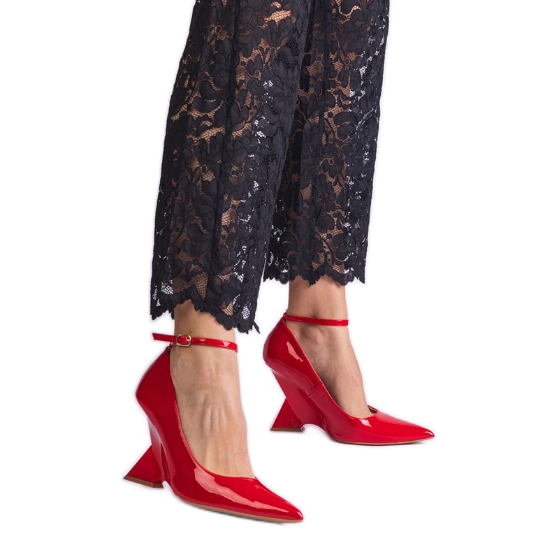 Salón cuña charol rojo