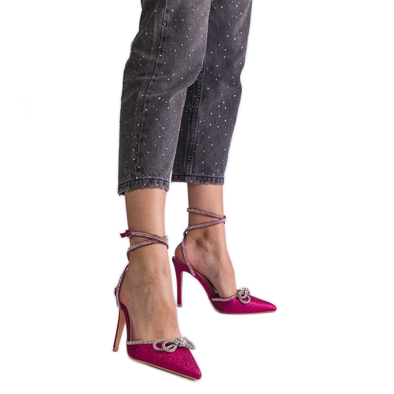 Tacones altos de brocado rosa con arco y circones rosado