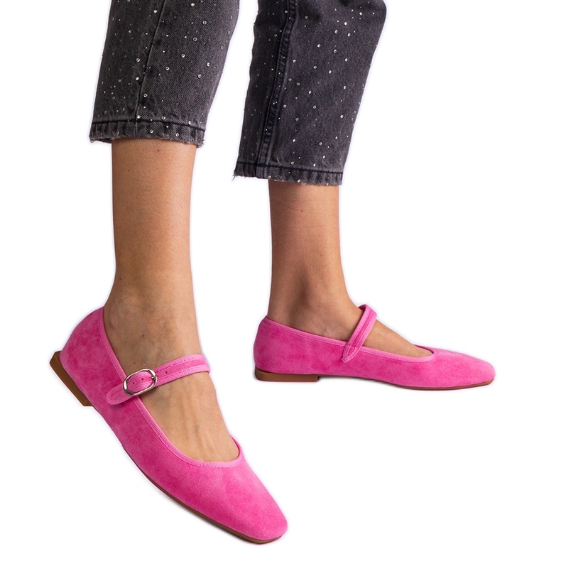 Bailarinas de color rosa oscuro con una hebilla y un dedo cuadrado rosado