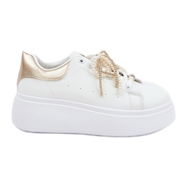 Zapatillas para mujeres en la plataforma con decoraciones blancas y doradas blanco