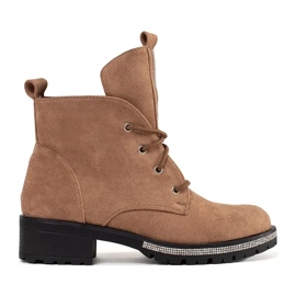 Botas de encaje beige con circones Botas de encaje beige con circones
