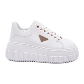 Zapatillas elegantes en una plataforma blanca masiva blanco Zapatillas elegantes en una plataforma blanca masiva blanco