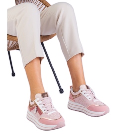 Zapatillas de deporte de deportes rosa en la plataforma decorada con brillo