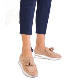 Mocasines para mujeres beige en la plataforma con franjas Mocasines para mujeres beige en la plataforma con franjas