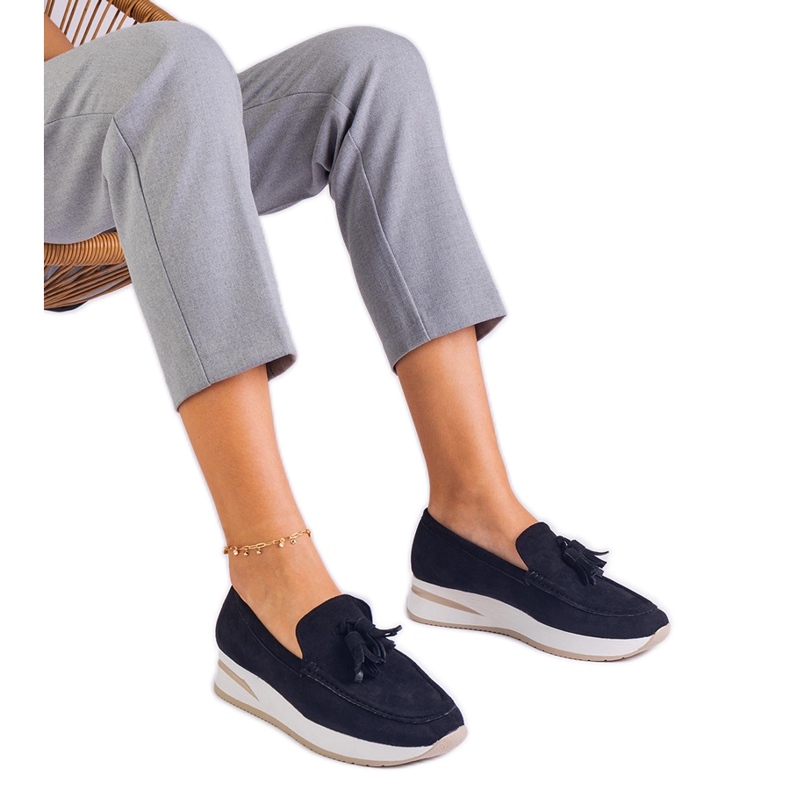 Mocasines de mujeres negras en la plataforma con flecos negro