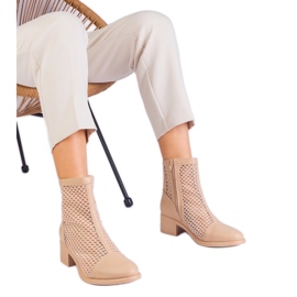 Botas de malla beige en la publicación