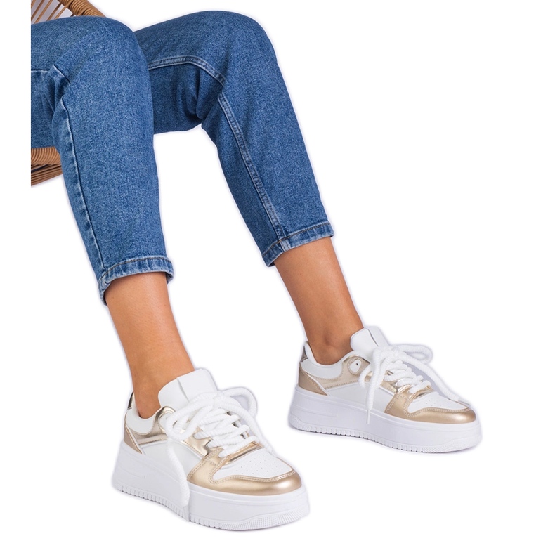 Zapatillas con plataforma blancas y doradas. dorado Zapatillas con plataforma blancas y doradas. dorado