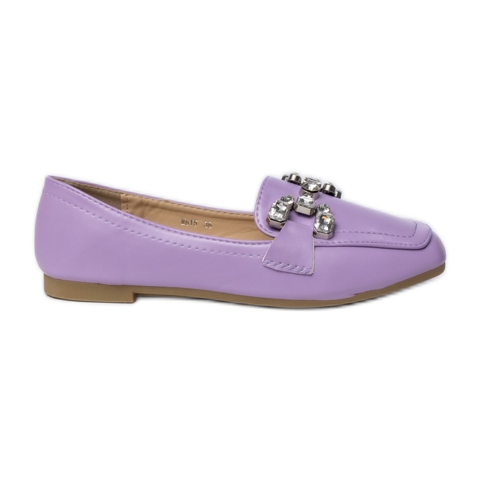 Mocasines de las mujeres con un adorno morado violeta Mocasines de las mujeres con un adorno morado violeta