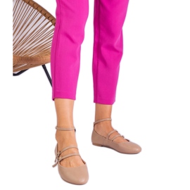 Ballerinas beige hechas de eco -leather con hebillas Ballerinas beige hechas de eco -leather con hebillas
