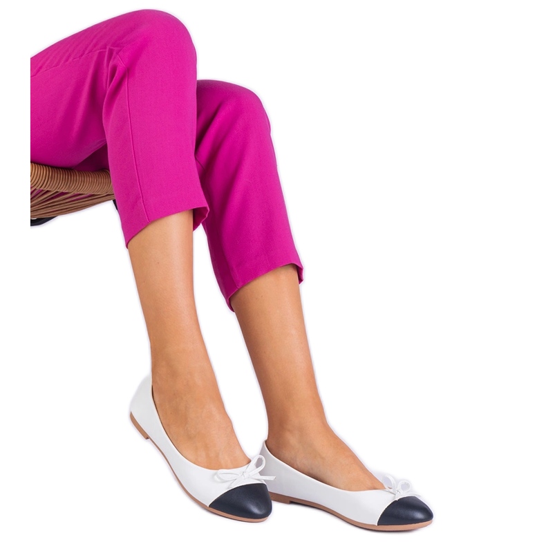 Bailarinas blancas con arco y nariz negra blanco Bailarinas blancas con arco y nariz negra blanco