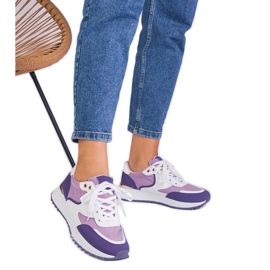 Zapatillas violetas para mujeres con una inserción dorada