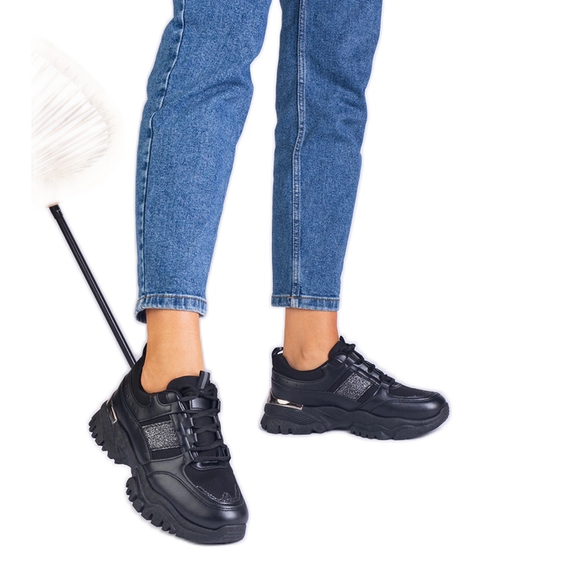 Zapatillas negras para mujeres decoradas con brillo negro Zapatillas negras para mujeres decoradas con brillo negro
