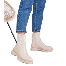 Botines beige con parte superior de tela. Botines beige con parte superior de tela.
